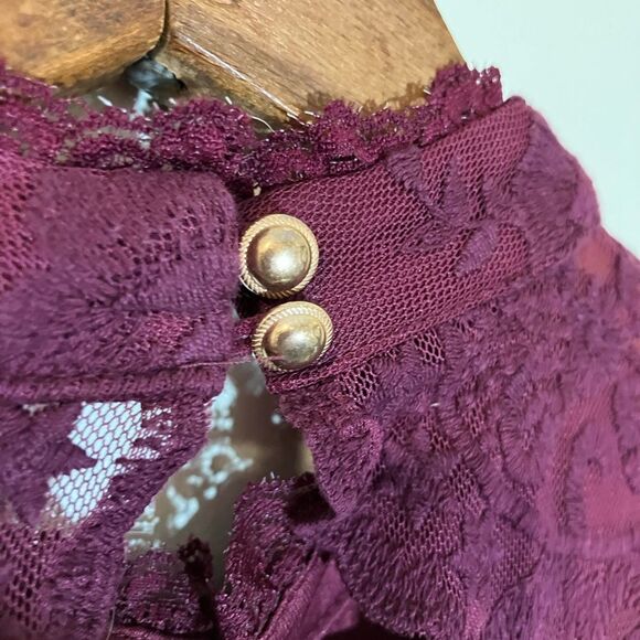 Forever 21 lace dress, excellent condition, size small - Picture 3 of 6